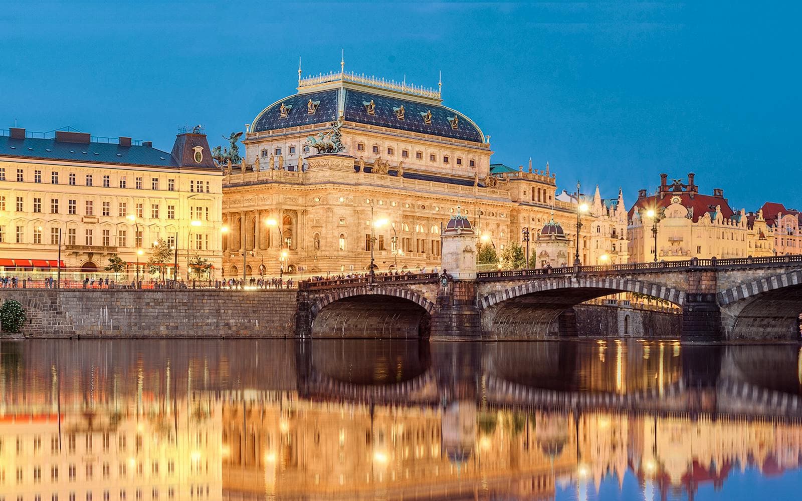 Prague Sightseeing Boat Cruise with Buffet Dinner - image 7
