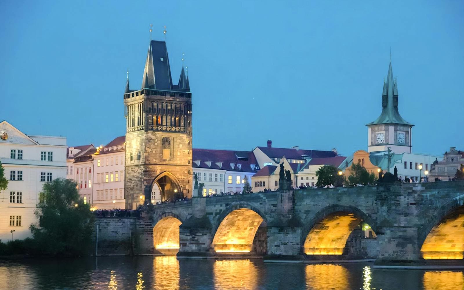 Prague Sightseeing Boat Cruise with Buffet Dinner - image 4