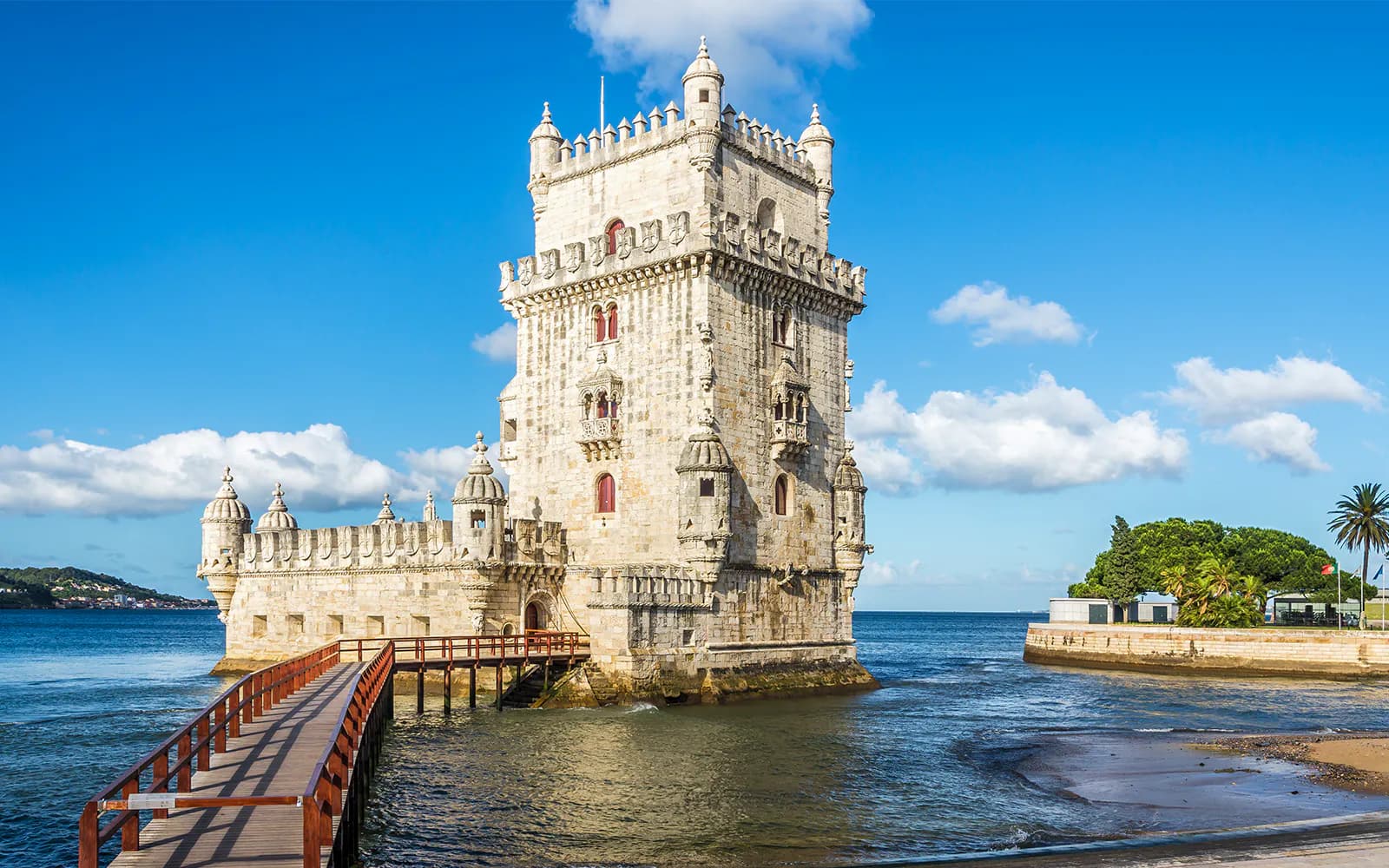 Lisboa Card: Access to 50+ Attractions & Unlimited Public Transportation - image 2