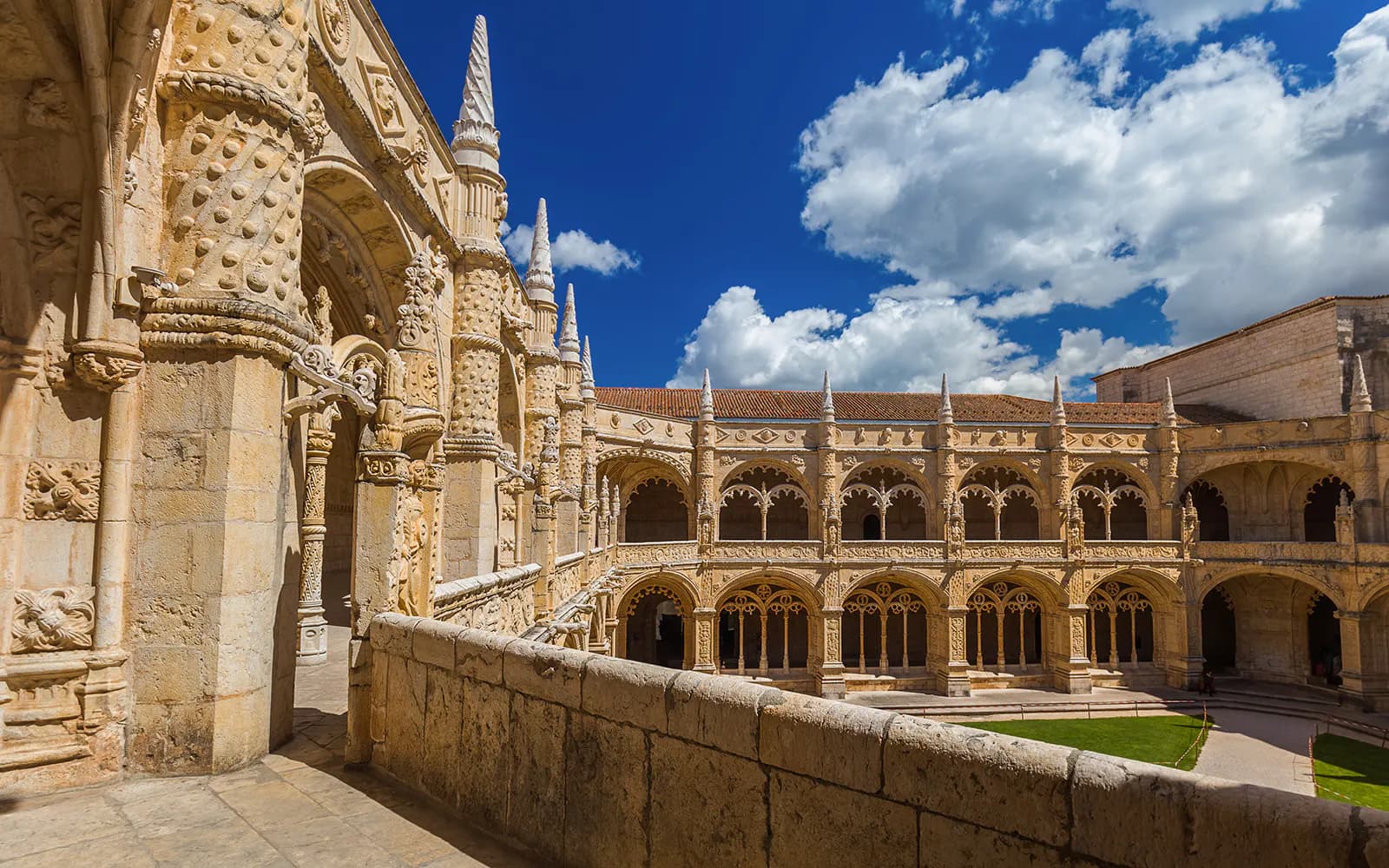 Lisboa Card: Access to 50+ Attractions & Unlimited Public Transportation - image 3