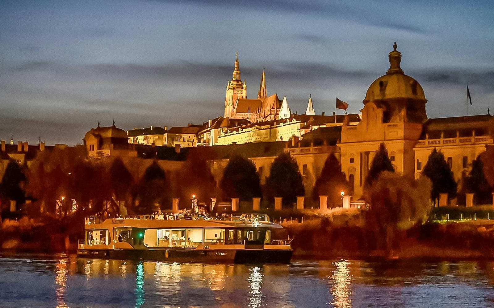Croisière touristique sur la Vltava à Prague