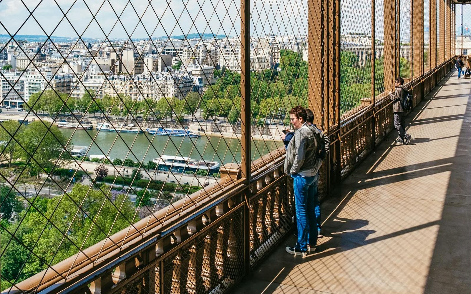 Visite guidée de la Tour Eiffel en ascenseur : Accès réservé au sommet ou au deuxième étage - image 3