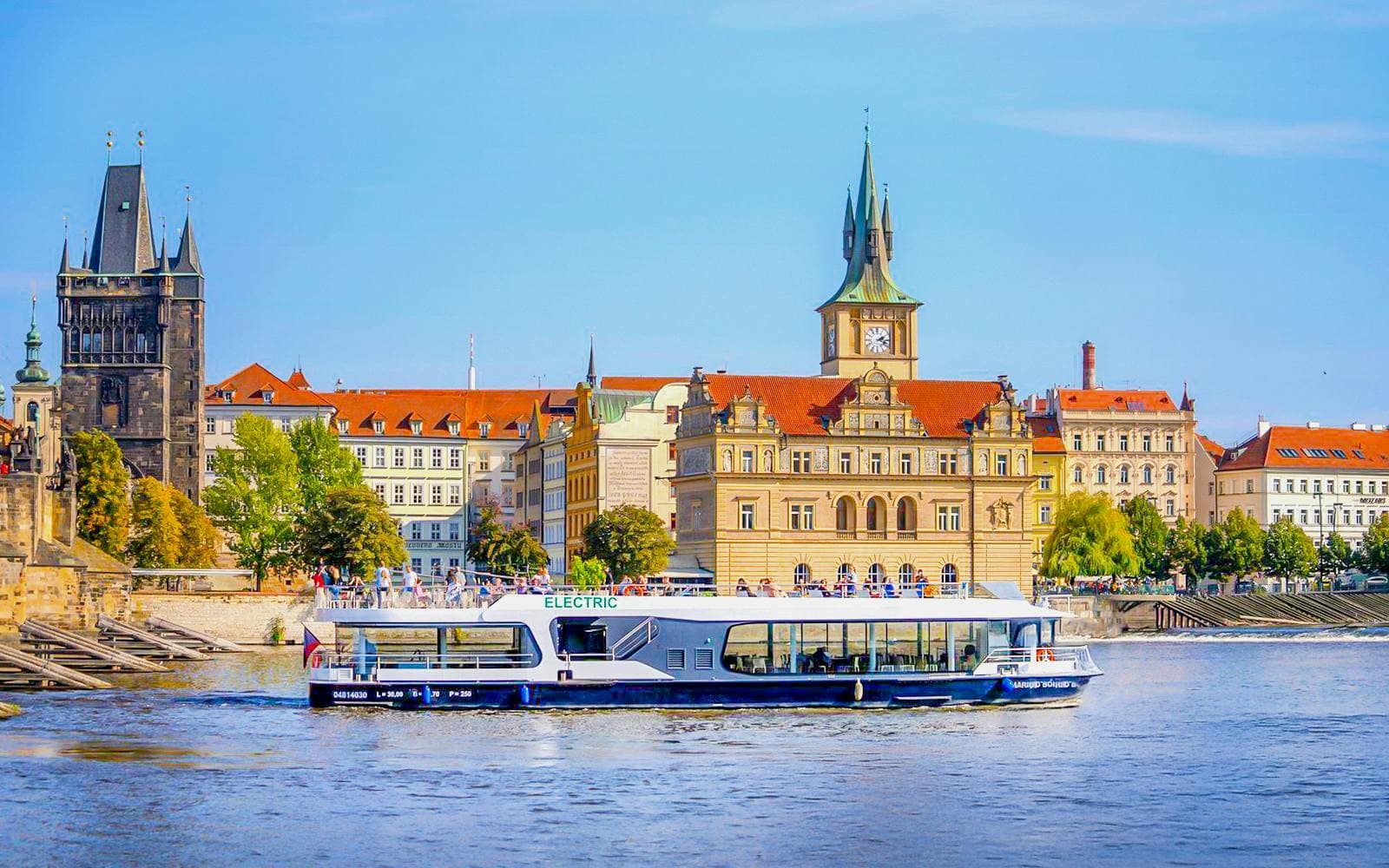 Croisière touristique sur la Vltava à Prague - image 3